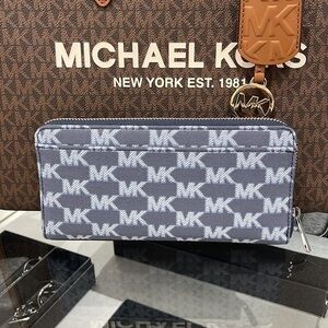 Michael Kors Men’s Women’s Cooper Tech Zip Around Continental Wallet
Navy 
NWT